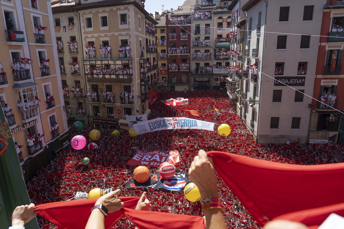 sortuEH's tweet photo. Euskal Herriak independentzia!
Freedom for the Basque Country!

Gora San Fermin!
Gora herria!✊🏼 https://t.co/yknp5luDmD