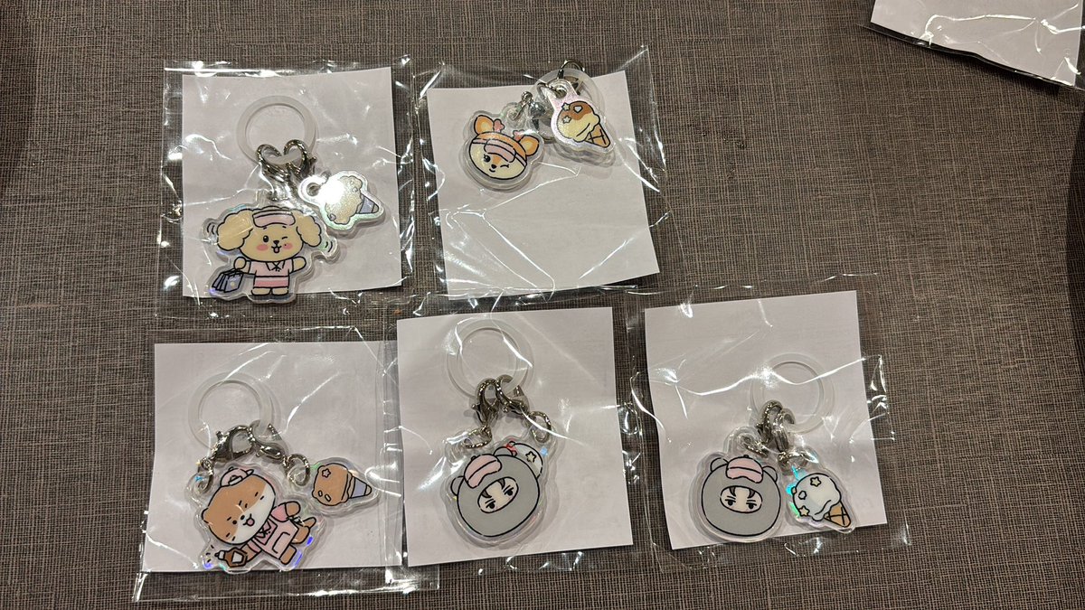 merimeri__17's tweet photo. SEVENTEEN miniteen ポップアップカプセルトイアイス セブチ 
めじるしアクセサリー 交換 

譲　画像

求　🍚(顔)との交換
　　または買取(定価➕送料)

🐻‍❄️を含む買い取りの方最優先
🦌、🍕の単独のお譲り不可
条件の合う方がいらっしゃいましたらお声掛け下さい。 https://t.co/URQBjtujQI
