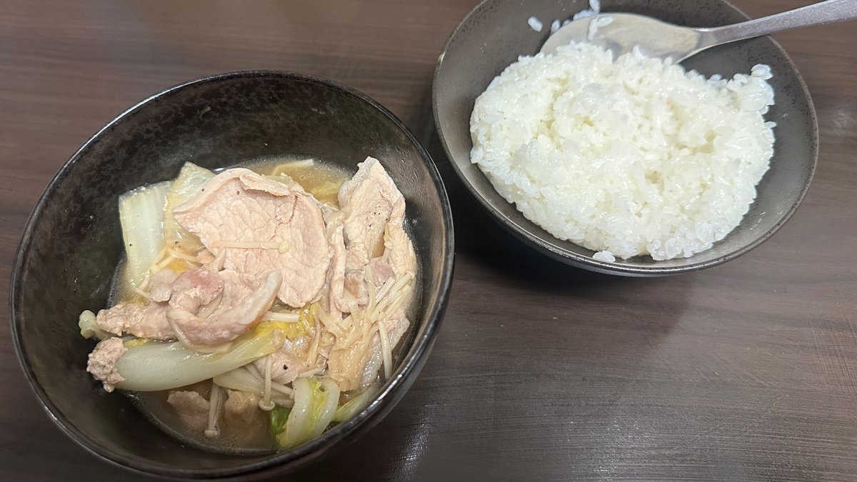 2teagan2's tweet photo. napa cabbage, enoki mushroom, pork #healthmaxing https://t.co/yiH9VVr7gd