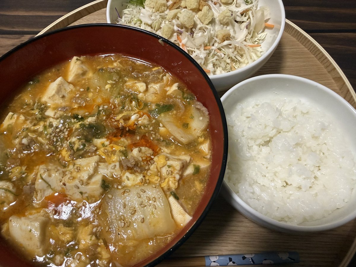 mukuron_ron's tweet photo. 本日の自炊
麻婆豆腐(白菜卵入り)
シーザーサラダ https://t.co/hR2IGfNXxi
