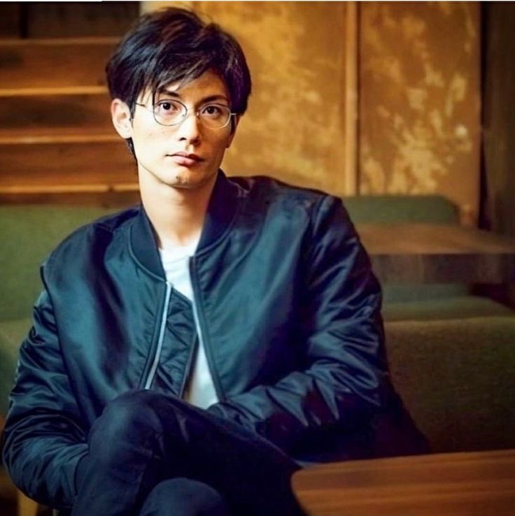 1110Robin's tweet photo. メガネ姿も好き！
細ブチも太ブチも似合うのなんなん🥰 https://t.co/TfhMedjIuL