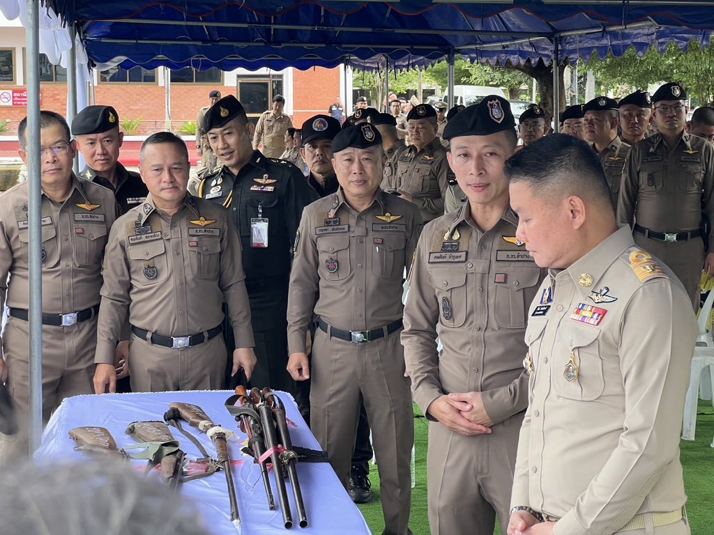 isoc2567's tweet photo. กองอำนวยการรักษาความมั่นคงภายในจังหวัดลำปาง ร่วมบูรณาการเปิดปฏิบัติการ “Operation 90 Days ผ่าแผนยุทธการ 90 วัน พิฆาตยาเสพติด” ปล่อยแถวกวาดล้างยาเสพติดเชิงรุกในพื้นที่

⸻ https://t.co/BXWpIE5yZk