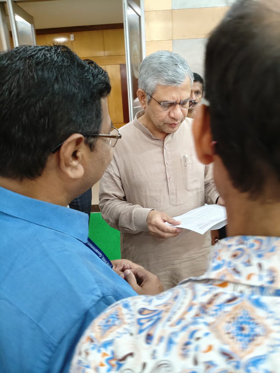 my_airef's tweet photo. Thanks Er @AshwiniVaishnaw sir for reassuring at BBS today to get the report of the committee formed on 20.11.2024 to grant Gr B status and and to address severe stagnation of Ers of @RailMinIndia recruited at L-6 and L-7. @BMSkendra @brmsunion @airfindia @nfirindia https://t.co/EnK5RbdTy3