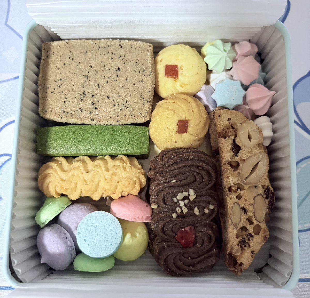 こんな感じのクッキー達です☺️🩵 素敵なお店の美味しいクッキー