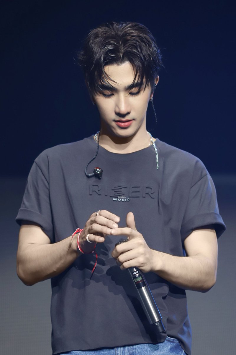 chocoeclairsoes's tweet photo. Yang lagi sering dipakai

Shure AD2, handheld wireless microphone transmitter dari seri kelas profesional Axient Digital, dengan finishing warna nikel (nickel finish)

Harga ฿52.900 hingga ฿87.600
Hanya Transmitter: Harga di atas umumnya hanya untuk unit mikrofon (transmitter) saja, belum termasuk alat penerima (receiver) yang diperlukan agar sistem dapat berfungsi