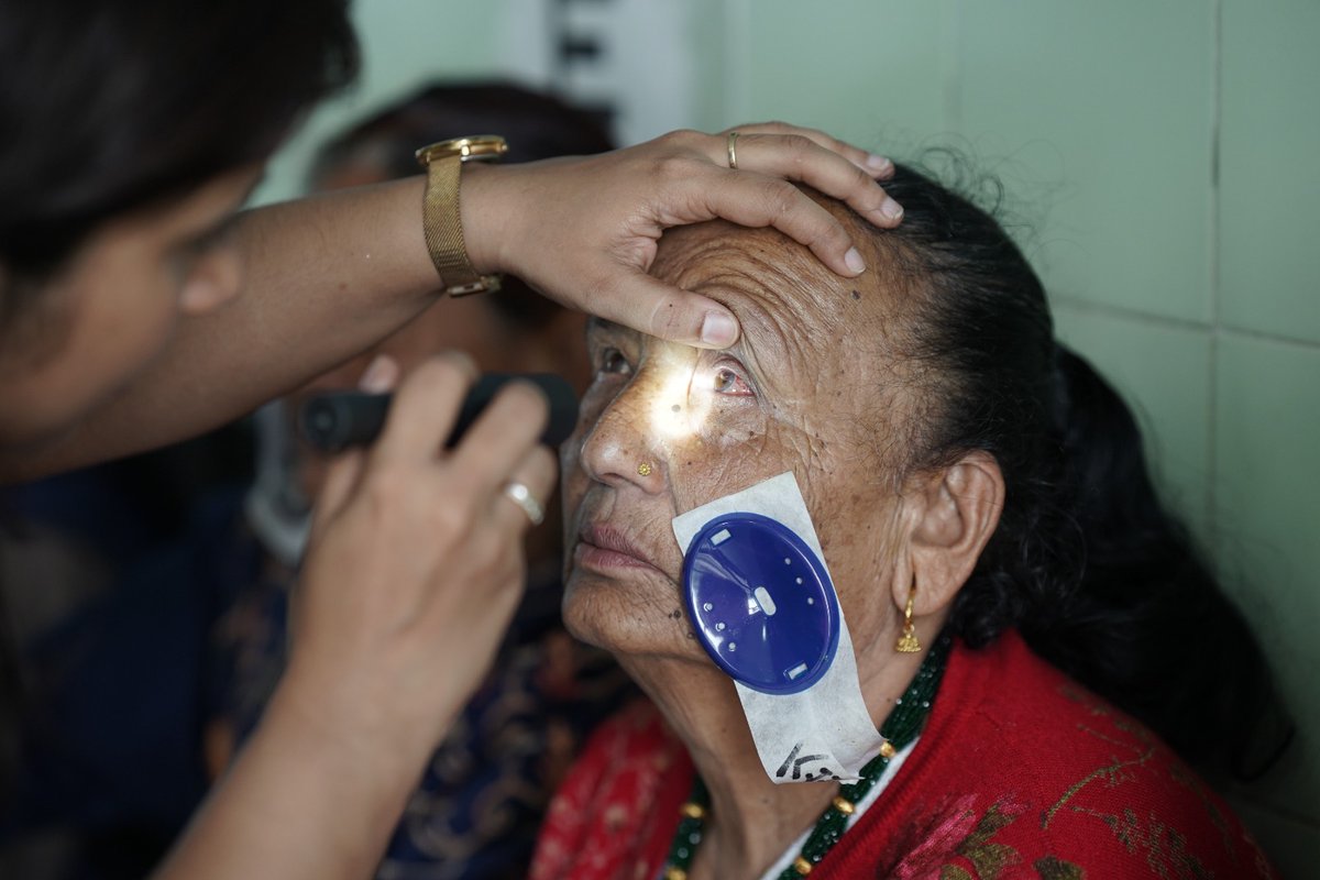 Time_To_Help's tweet photo. Katarakt ist behandelbar – doch vielen Menschen fehlt der Zugang zur Operation.

Im August möchten wir in Nepal 250 Menschen helfen, ihr Augenlicht zurückzugewinnen.

https://t.co/2lECx5guQ9

Mit 100 € ermöglichen Sie eine OP und schenken neue Selbstständigkeit.

Jede Spende zählt. 🤍

#TimetoHelp #Nepal #Katarakt