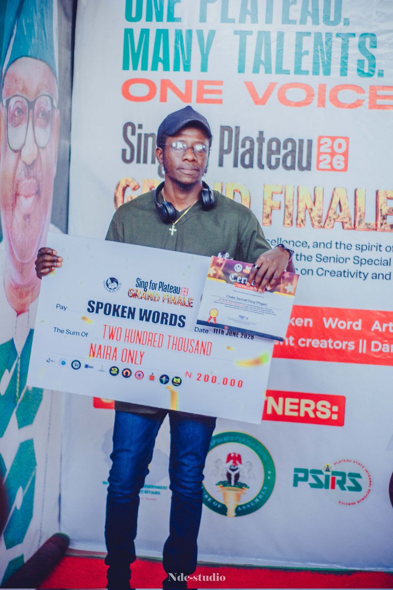 PagezSamuel1's tweet photo. Grand Finale: Sing for Plateau 2026

Honored to receive my prize from Her Excellency Ngo @JosephinePiyo, Deputy Governor of Plateau State, representing His Excellency, the Executive Governor of Plateau State.

What a night!

Thank you to the Plateau State Government, https://t.co/j8UiXEaGZK