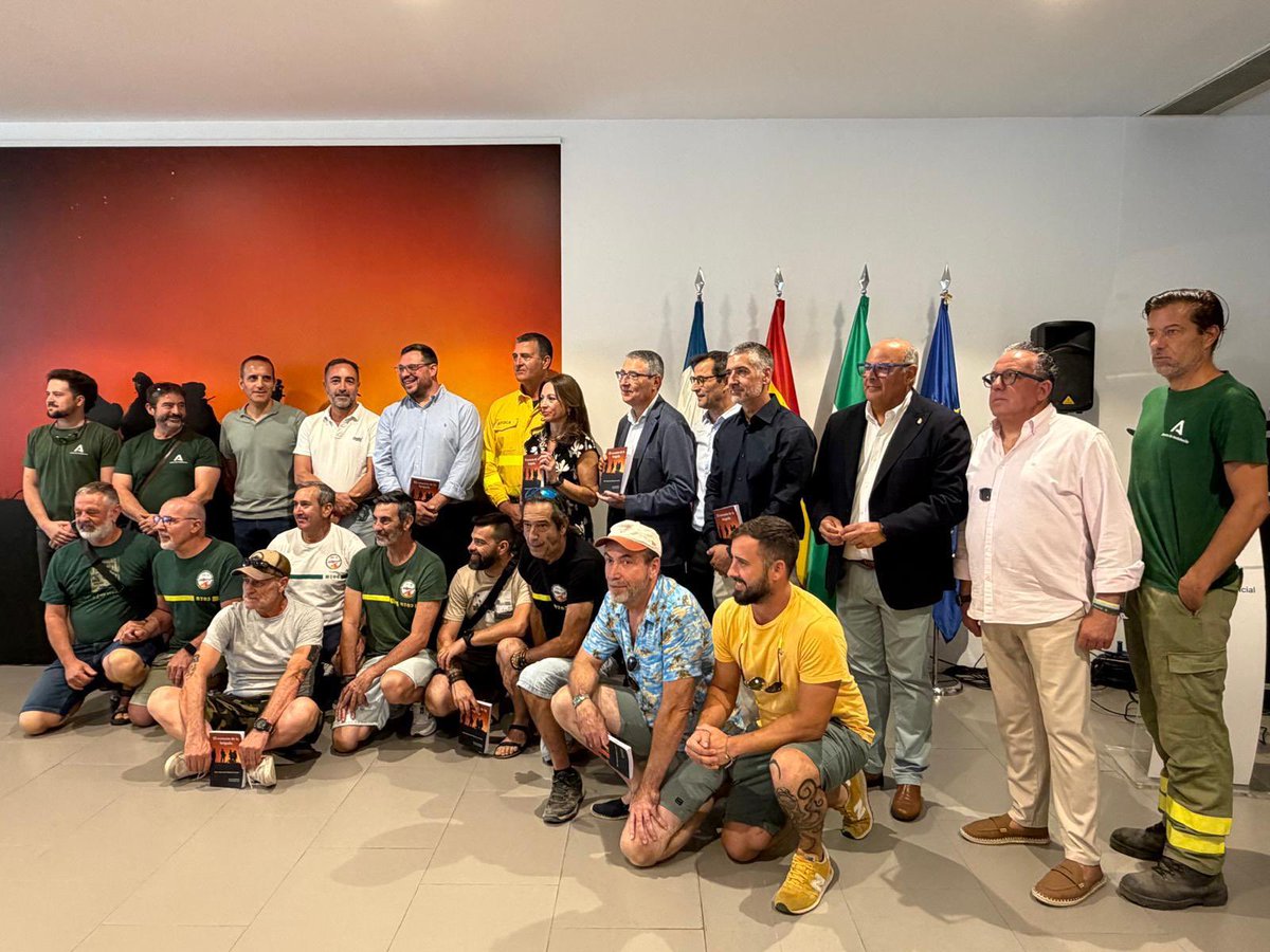 JJMadueno's tweet photo. ‘El corazón de la brigada’ se ha vestido de largo rodeado de amigos en @diputacionMLG de mano del @cpbmalaga. Muchas gracias a todos los que habéis hecho posible este sueño..       https://t.co/qeT0EcbiXz La exposición de fotos de Ñito Salas está hasta el 29 de agosto. https://t.co/YZgI5NWvIc