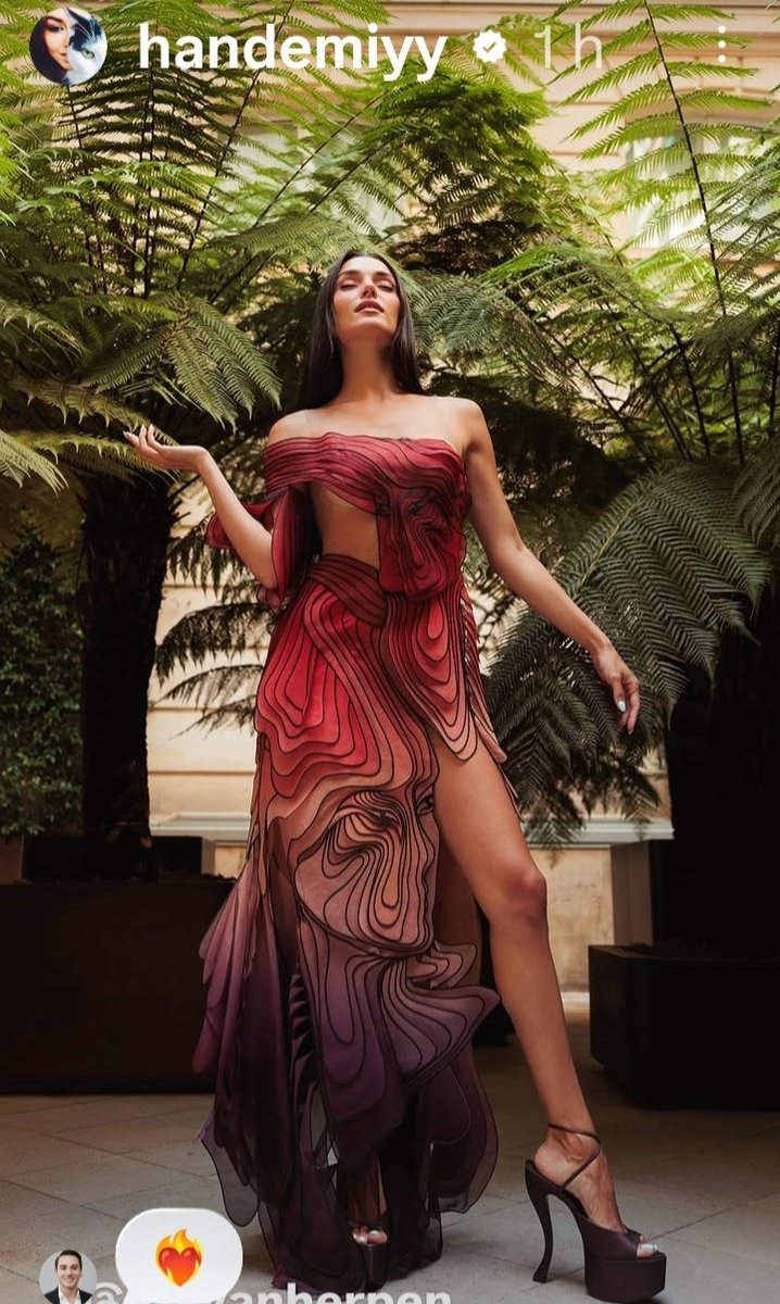 BarajasCas6969's tweet photo. La Reina 👑👑 pisando fuerte . París ama a Hande.
Diosa total.
#miyy...🔥🔥🦋🦋 https://t.co/qHtqg8y73V