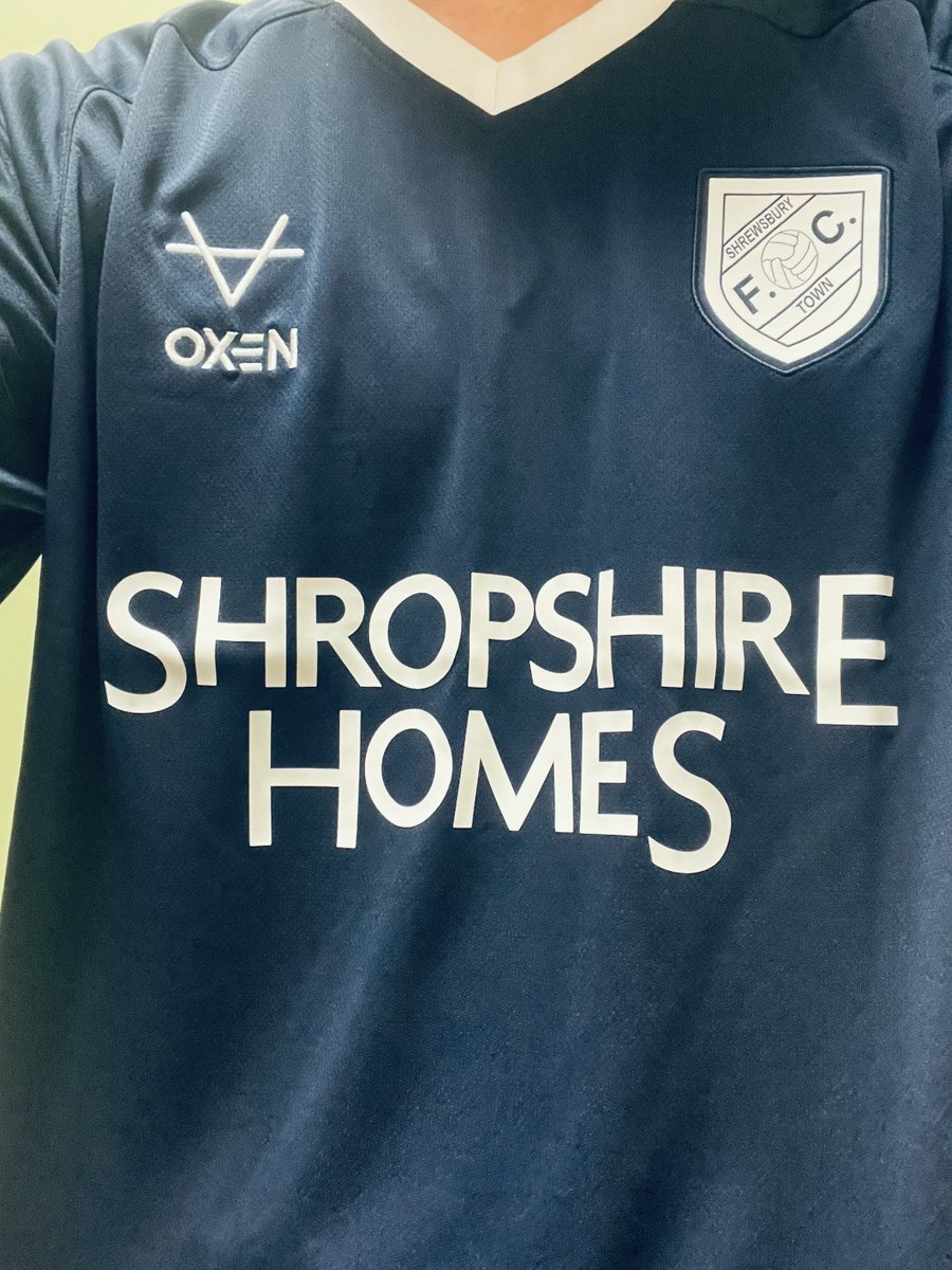 onewolves's tweet photo. スポンサーが細字だから剥がれが気になるという普段使い観点での懸念はあれど！

創設140周年記念のメチャクチャシックなキット！
なんだか肌触りもいい！ https://t.co/JNWbOEjcJd