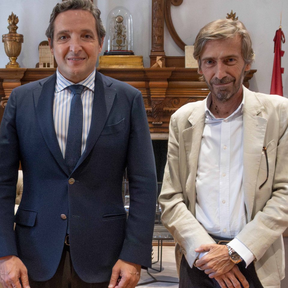 usal's tweet photo. ⚡️La USAL explora posibles vías de colaboración en el sector tecnológico 

El rector de la USAL, Juan Manuel Corchado Rodríguez @corchadojm, mantuvo una reunión con el CEO de Tadaima Tech, Juan Carlos de Andrés Carrero, para buscar posibles vías de colaboración.🤝

Tadaima Tech es una empresa dedicada a la transformación digital desde el inicio.🌐

➡️ https://t.co/Km3a6kye9w