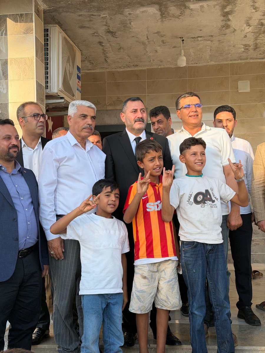 Sanliurfa_MHP's tweet photo. Milliyetçi Hareket Partisi Şanlıurfa İl Başkanımız Sayın Ecz. Osman Mutlu, Fethi Budak ailesinin düğün merasimine iştirak ederek mutluluklarına ortak olmuş, ardından Mehmet Ali Güneş'i ziyaret ederek geçmiş olsun dileklerini iletmiştir.

Toplumsal dayanışma ve kardeşlik hukukunu yaşatan bu anlamlı buluşmalarda, Fethi Budak ailesini tebrik ediyor; kurulan yuvanın hayırlara vesile olmasını Yüce Allah'tan niyaz ediyor, Mehmet Ali Güneş'e de Cenab-ı Allah'tan acil şifalar diliyoruz.

Nazik ev sahiplikleri ve samimi misafirperverlikleri dolayısıyla kendilerine teşekkür ediyor, birlik ve beraberliğimizin daim olmasını temenni ediyoruz.

@dbdevletbahceli
@MHP_Bilgi 
@eczosmanmutlu