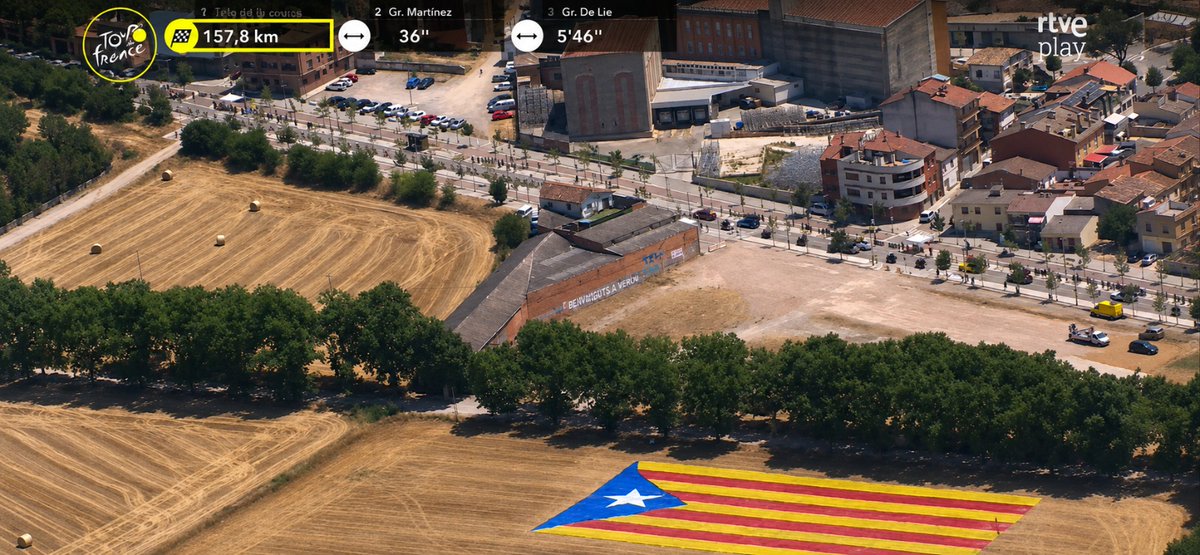 ConxitaBou's tweet photo. Els de RTVE se l'han empassada entre pit i espatlla. Hostalets de Balenyà. https://t.co/C0mKwUuIH7