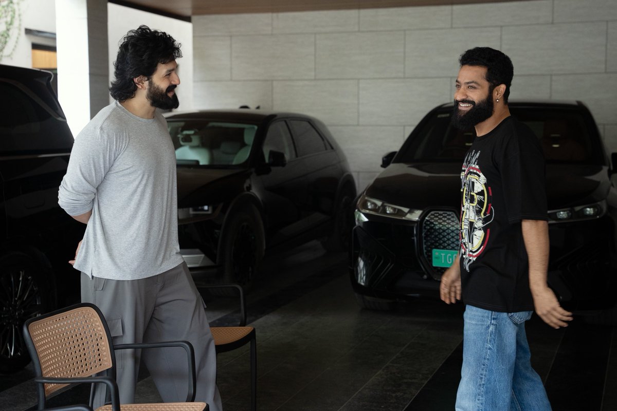 Kvsr2k's tweet photo. When LUGER meets LENIN! 🔥
#JrNTR gives voice-over for #Lenin https://t.co/EkVd04bZzP