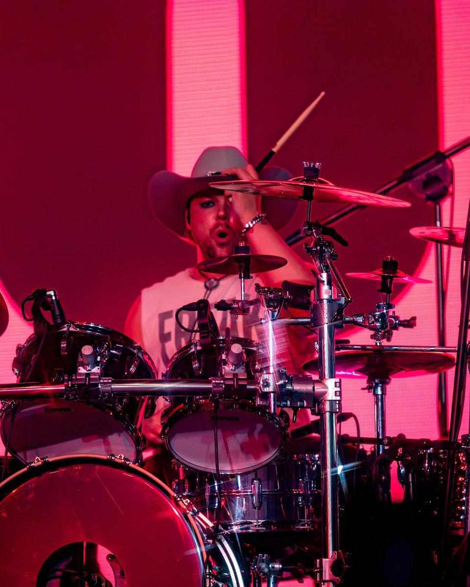 ashtonirwnclub's tweet photo. ★ 5SOS playing at the cowboys music festival ★
photographed by Erica Perreaux (perreauxphoto), Kristin Breit (kristinbreit) & Karly Watson (karlywatson)!
#eascalgary #calgaryisastar https://t.co/JmcwX5Tj84