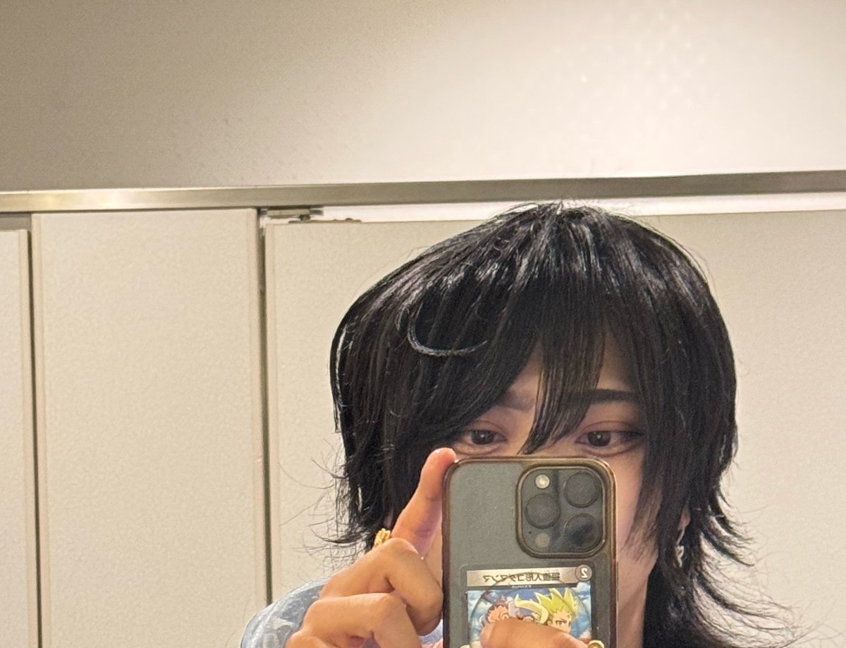 Chick0103's tweet photo. 移動のバスで寝たら頭四角になった https://t.co/8P2db0QJiL