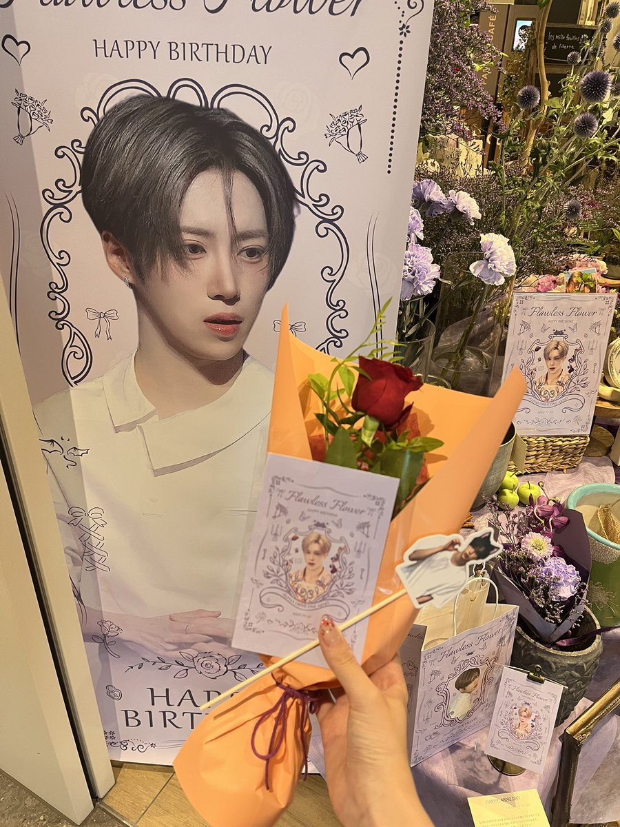 we_make_it_'s tweet photo. 大阪のセンイルイベント、ほぼ回らせていただきました🫶💓可愛すぎるマカロンも、勿体無いけど今日と明日でいただきます🥹
ハオちゃん、私の世界に入ってきてくれてありがとう🌹大好き❤
#Blossoming24_with_ARNO
#Arno24岁生日快乐
#우리의행운_아르노_생일축하해
#二四歳もALLYZに愛される気アルノ https://t.co/4rhRGq9w8c