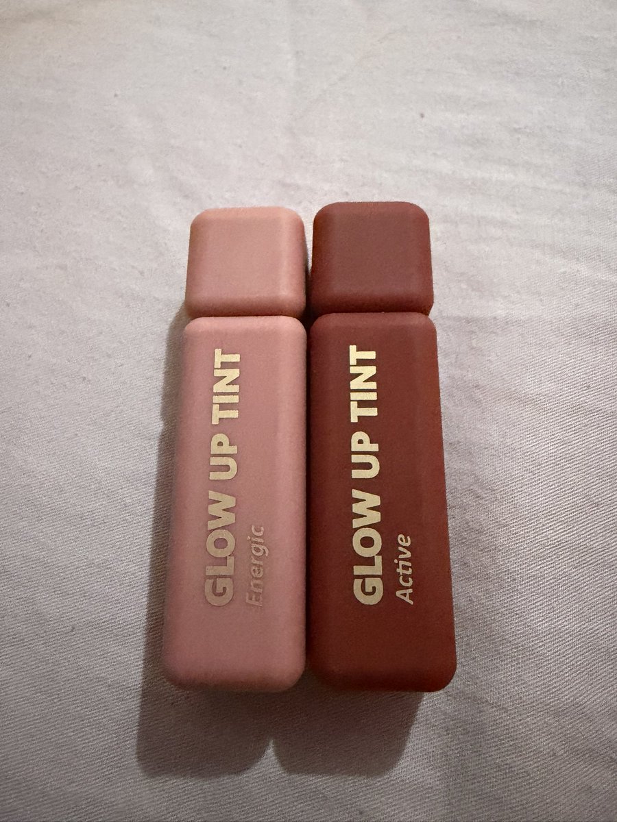 makeuleeon's tweet photo. Kalo preloved liptint raecca ada yang mau tidak yaa 100rb aja 2 masih baru isinya masih banyak #zonauang #zonajajan https://t.co/2JMwYhQhpD