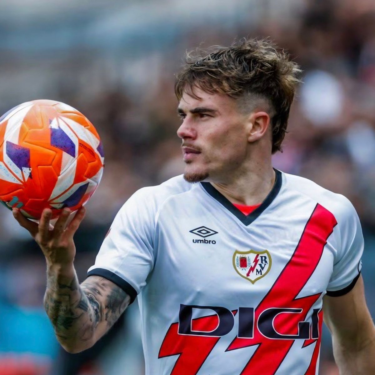 IbrahimSahko's tweet photo. 🚨 Chelsea's 1st attempt to sign Pep Chavarría has not been successful, but, considering that it is a request from Xabi Alonso and that the player is open to the move, it will not be the last offer.

Chelsea need to reach Rayo Vallecano's figures. ⏳️

(@diarioas) #CFC https://t.co/DWFMTHIPAR