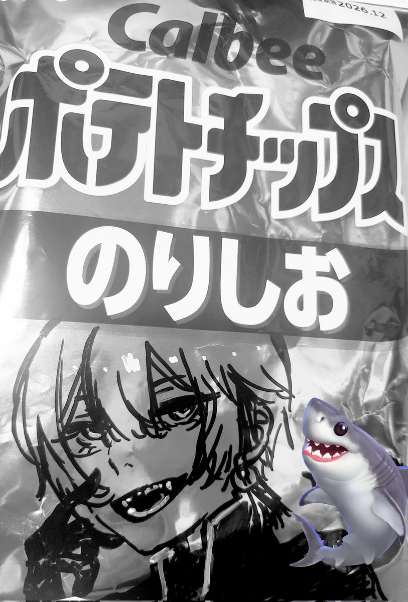 utasanlove2's tweet photo. 白黒のポテトチップスにイラスト描くやつ楽しい https://t.co/Pok5fsvn00