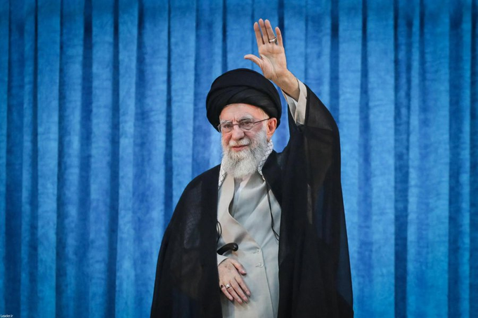 IPAZIA2025's tweet photo. #MementoHistoria
#Khamenei, suprema guida religiosa assassinata con un omicidio mirato #USA/#Israele, fin dagli anni 90 del XX secolo aveva emesso un interdetto (#Fatwa) che VIETA lo sviluppo e l'uso di armi chimiche e nucleari da parte dell'#Iran.
https://t.co/AY2eGESVKI https://t.co/7RkNT0UxxM