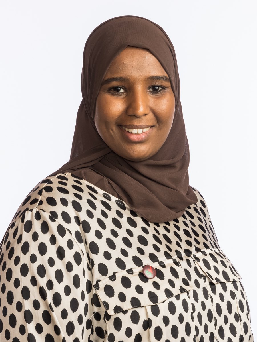 Asmali77's tweet photo. Somali-Norwegian Marian Hussein is the first hijabi woman, first politician of African origin elected to Norway's Parliament. She is a member of Norway's Socialist Left Party. Joining her is Hashim Abdi, who is also among the youngest MPs ever elected to Norway's Parliament. https://t.co/PDQlr49wii