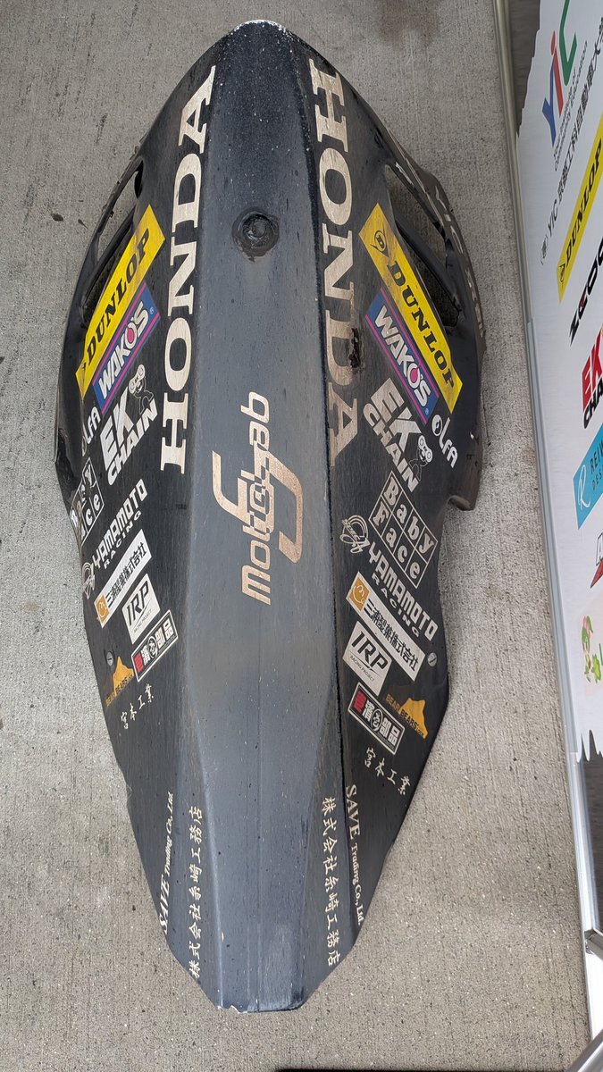 MOTOMASA's tweet photo. 雨の8耐後、ドライとは違う汚れ方。こりゃ掃除がいつもより大変だ〜！！ https://t.co/HkyVo5ZUcm