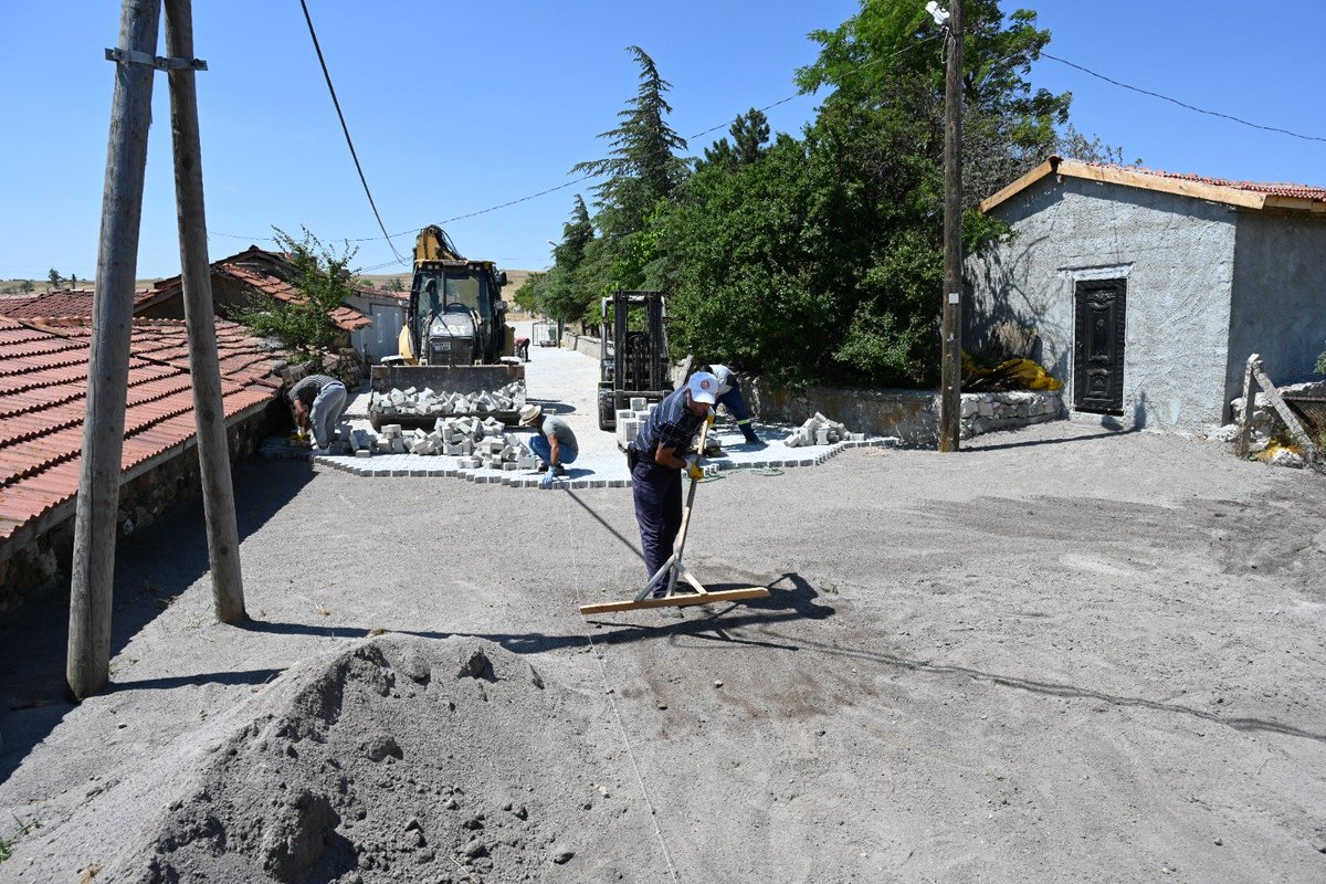 inonubel's tweet photo. Mahallemizde başlatacağımız yol yapım çalışmaları öncesinde kullanılacak kilit taşları da mahallemize ulaştırıldı.
Daha güzel ve daha yaşanabilir bir İnönü için durmadan çalışmaya devam edeceğiz.
Serhat HAMAMCI
İNÖNÜ BELEDİYE BAŞKANI https://t.co/3i9WDEpksU