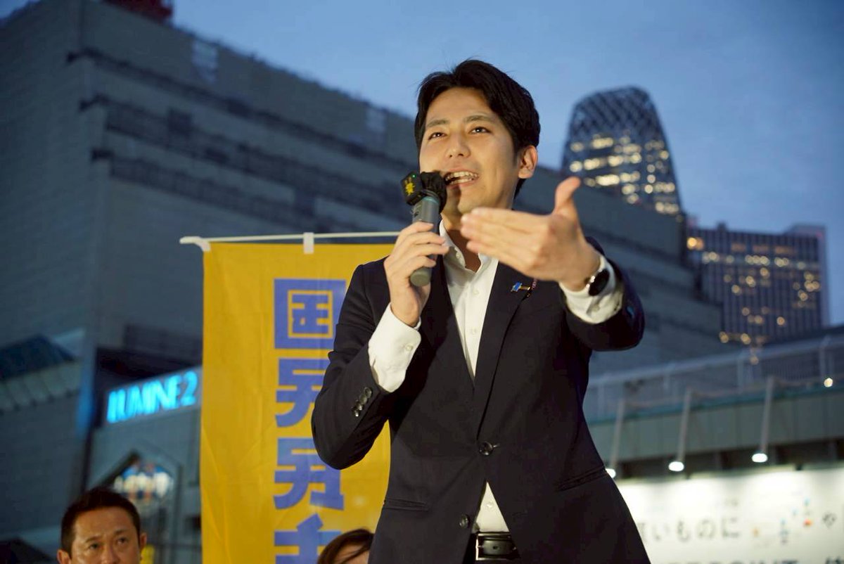 YOSHI_OKUMURA29's tweet photo. 街頭演説会、たくさんの方にお集まりいただきました！ありがとうございました！

いつも応援してくださっている皆さまから「がんばって！」とお声がけいただき、大変大きな力をいただきました。

いよいよ国会も最終盤。現役世代の手取りを増やす。最終最後まで全力投球します。

#国民民主党 https://t.co/WSpa4WMeZD