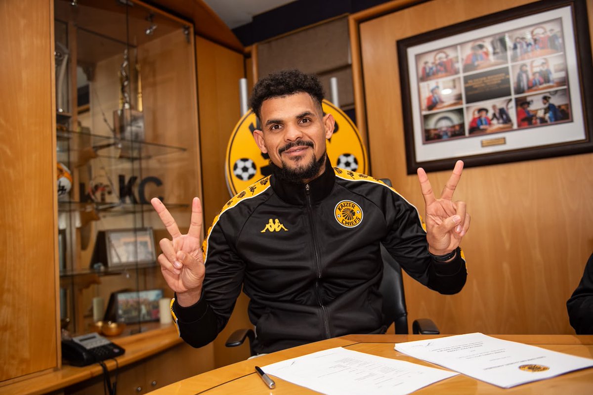KaizerChiefs's tweet photo. Leaner becomes a Khosi 

Kaizer Chiefs have strengthened their goalkeeping department with the signing of renowned shot-stopper Renaldo Leaner.

We proudly welcome Renaldo to the Khosi Nation!

#WelcomeLeaner #Amakhosi4Life https://t.co/QATwYmKRWZ