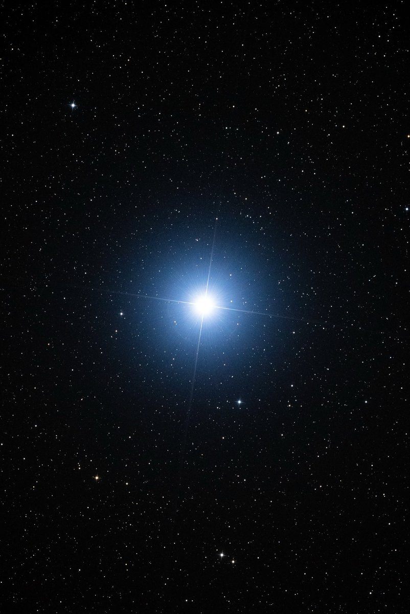 sonocky_luna's tweet photo. 明日は七夕🎋
織姫星のベガはこんなにも美しい星です🌌 https://t.co/mEN8TTjZoy