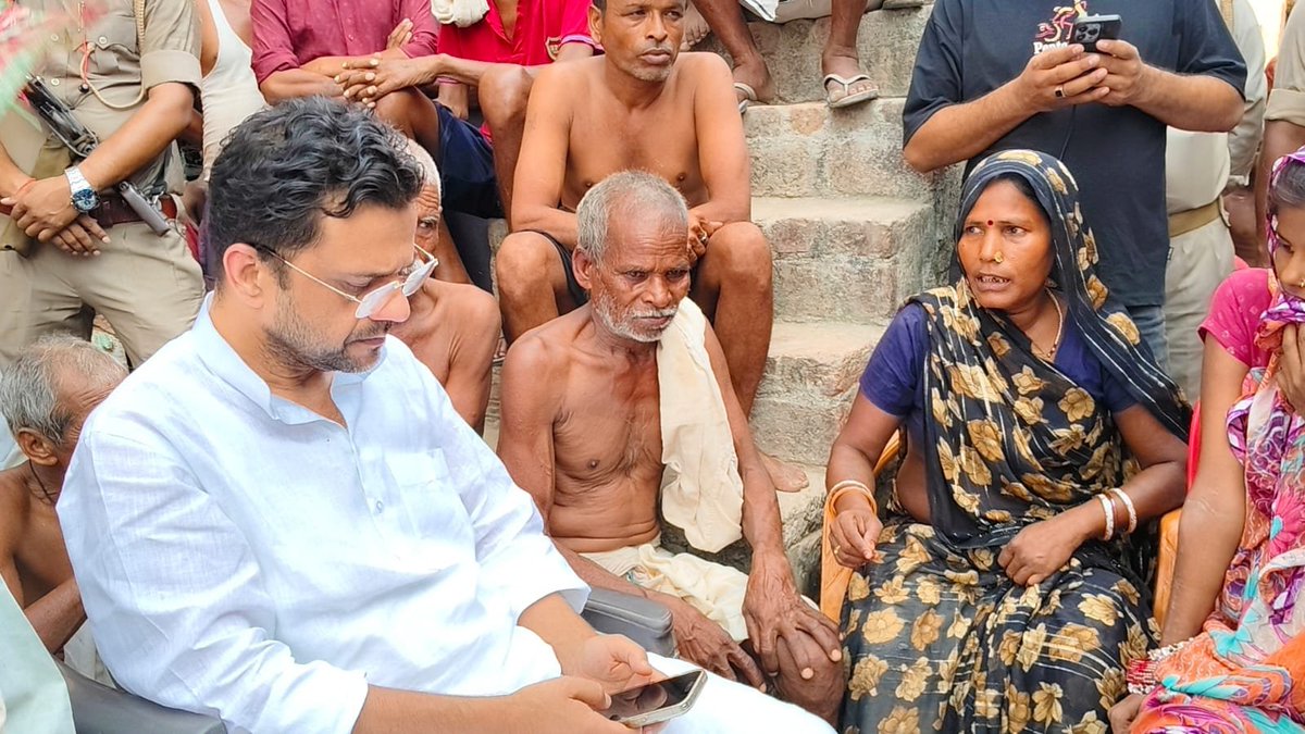 bstvlive's tweet photo. बहराइच : बहराइच के खैरीघाट पहुंचा सपा प्रतिनिधि मंडल

➡️सपा प्रमुख के आदेश पर हुआ प्रतिनिधि मंडल
➡️पूर्व मंत्री यासर शाह, जिलाध्यक्ष रामहर्ष पहुंचे
➡️दलित युवक की पिटाई के हुई थी मौत
➡️3 लोगों ने की थी बेहरमी से पिटाई

#BahraichNews #SamajwadiParty @samajwadiparty https://t.co/ZliQfwB4MK