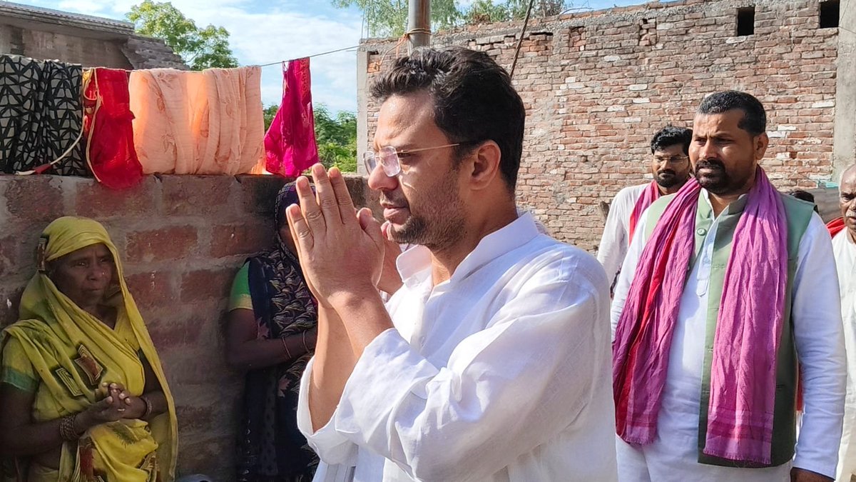 bstvlive's tweet photo. बहराइच : बहराइच के खैरीघाट पहुंचा सपा प्रतिनिधि मंडल

➡️सपा प्रमुख के आदेश पर हुआ प्रतिनिधि मंडल
➡️पूर्व मंत्री यासर शाह, जिलाध्यक्ष रामहर्ष पहुंचे
➡️दलित युवक की पिटाई के हुई थी मौत
➡️3 लोगों ने की थी बेहरमी से पिटाई

#BahraichNews #SamajwadiParty @samajwadiparty https://t.co/ZliQfwB4MK