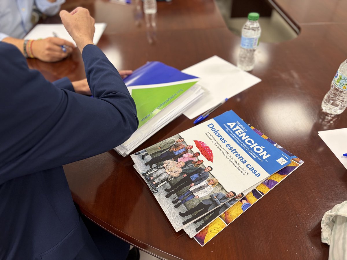 desregulacionEX's tweet photo. 🟢 El vicepresidente y consejero de Desregulación, Servicios Sociales y Familia, @OscarFdezCalle , ha mantenido una reunión con COCEMFE Extremadura

Se han compartido propuestas y líneas de colaboración para seguir avanzando en la calidad de vida de las personas con discapacidad https://t.co/OJKERCIyHo