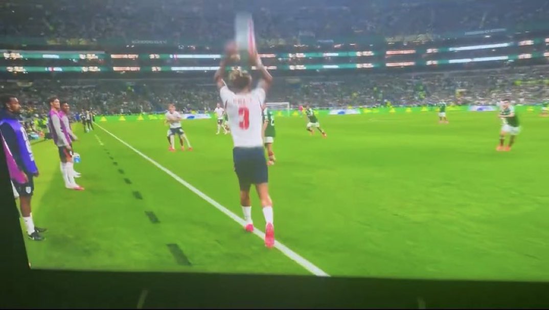 BoBeB69's tweet photo. @stevensallis @HACKETTREF If you think that KH is the answer to the problem, then there’s something seriously wrong.
Not a foul throw. https://t.co/7PlbsSaStR