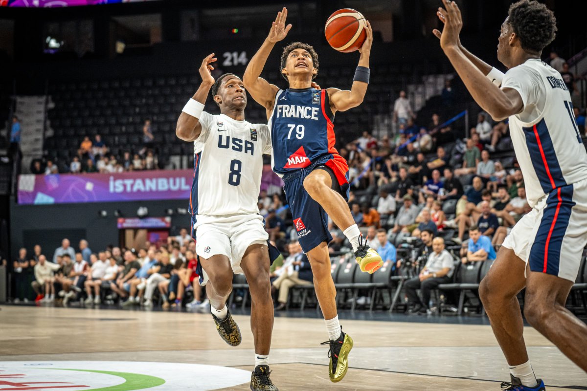 CB_officiel's tweet photo. 🇫🇷 Coupe du monde U17 pour Aaron et Amadou !

Nos deux Choletais terminent la compétition à la 5e place avec l'Équipe de France, conclue par une victoire face au Canada (97-76) hier !

Les 2 meilleures performances d'Amadou :
🇺🇸 16 pts • 2 reb • 1 ast • 14 d'éval
🇮🇹 14 pts • 4 reb • 1 ast • 19 d'éval

Les 2 meilleures performances d'Aaron :
🇹🇷 20 pts • 5 reb • 7 ast • 19 d'éval
🇨🇦 Double-double : 10 pts • 3 reb • 11 ast • 21 d'éval

Félicitations à nos deux Choletais pour leur parcours sous le maillot bleu !

📸 @ffbasketball 

#CBFAMILY