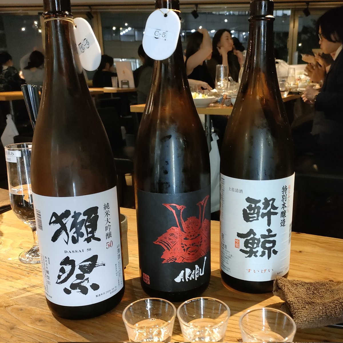 qp_enasb's tweet photo. 月曜から日本酒飲んでる
#サケマーケット https://t.co/c28tchtq2x