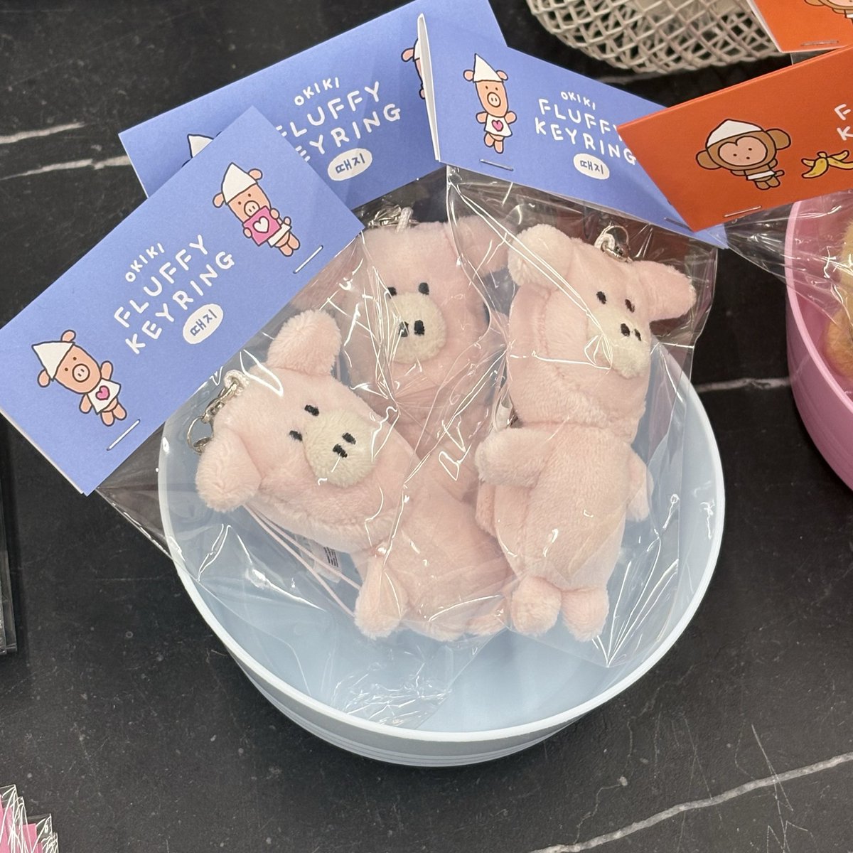waza_byo's tweet photo. 📍더현대 오키키 팝업

도장이 사고 싶었지만 품절..🥹
역시 주말에는 귀여운 걸 봐야해.. https://t.co/TAOu18g3pQ