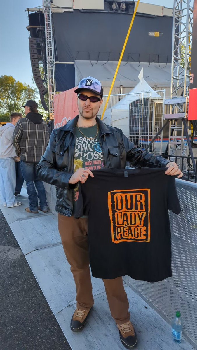 LotusWolfPod's tweet photo. @LotusWolfPod Pictures from yesterday's show by @OurLadyPeace at the @CalgaryStampede Great show as usual dudes!! 😎👍 https://t.co/1twBbS0rCv