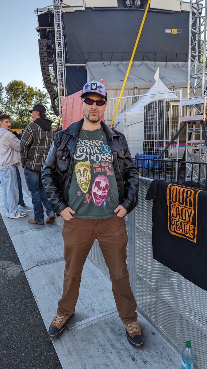 LotusWolfPod's tweet photo. @LotusWolfPod Pictures from yesterday's show by @OurLadyPeace at the @CalgaryStampede Great show as usual dudes!! 😎👍 https://t.co/1twBbS0rCv
