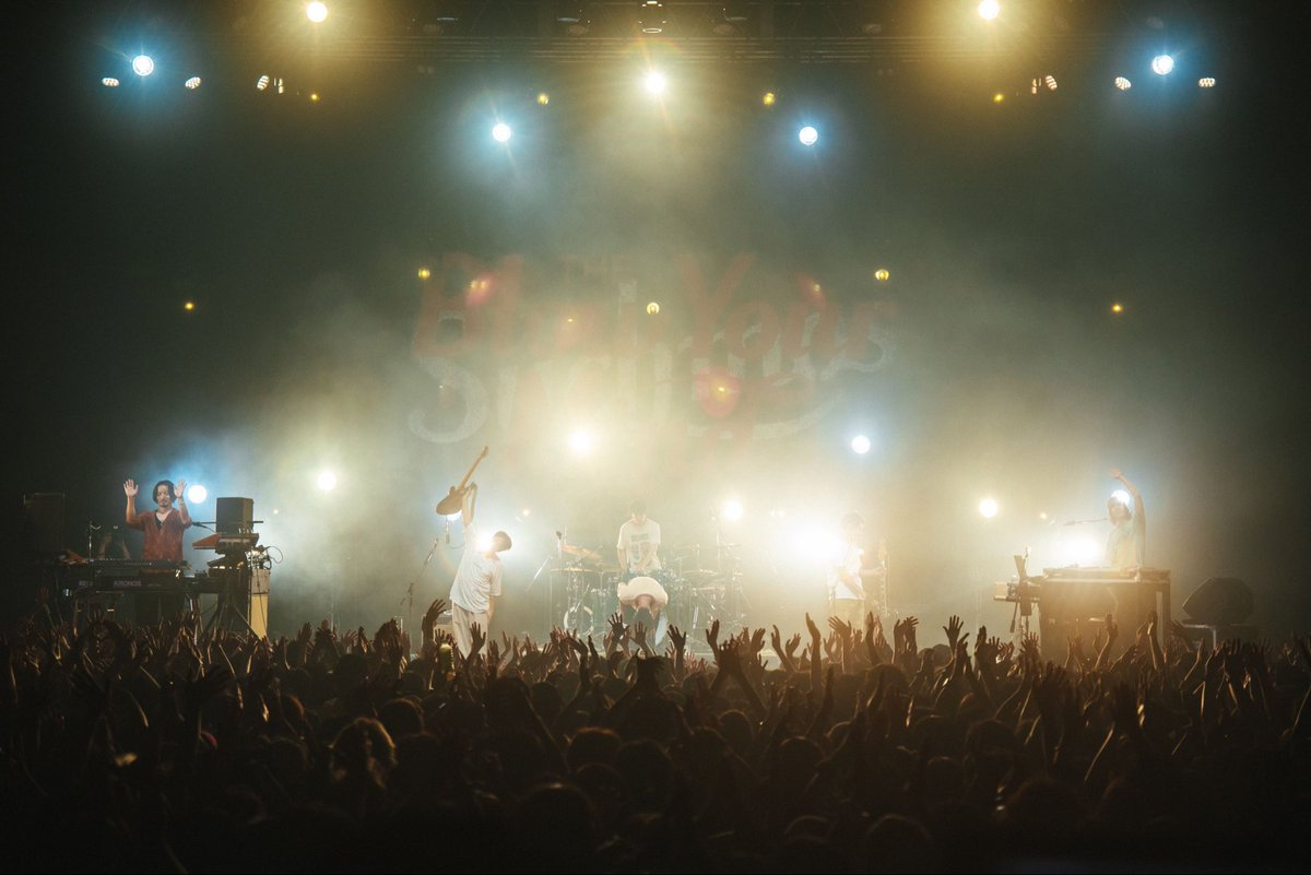 suchmoz's tweet photo. Suchmos"The Blow Your Mind TOUR 2026"  05.14 - 07.02

ツアー楽しかった！
各会場に足を運んでくれた皆様、何よりこのツアーに賛同し参加してくれたアーティストに感謝です。勿論グッズだけ買いに来てくれていた方々もありがとう。

早く新曲を出して今のバンドを感じてもらえるように準備します。数年越しにこの対バンツアーをやり切れて本当に嬉しいし、陰で支えてくれたスタッフ全員に感謝です🥲

単独ツアーは来年アリーナツアーになります。BAYSIDEで皆さまにお会い出来るのを楽しみにしてます！また会場でお会いしましょう🌊

Suchmos

<Special Thanks>
IO
GLIM SPANKY
くるり
長岡亮介
cero
ハナレグミ
GRAPEVINE
The Birthday
Fujii Kaze

all of you🤝

#Suchmos
#SCM_TBYM