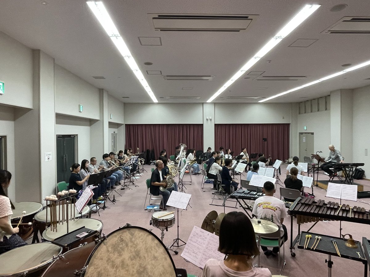 naracity1971's tweet photo. 7月の奈良市吹

雨天の中、打楽器を運搬☔️

合奏▶︎セクション▶︎個人練▶︎パート練習▶︎セクション▶︎合奏▶︎監督レッスンとめまぐるしい1日でした

その甲斐があったのかなかったのか
しかし、少しずつすすんでいることは実感

まだまだ課題は山積ですが、
愚直に素直に頑張ります(ง •̀_•́)ง https://t.co/m5aZtJGraP