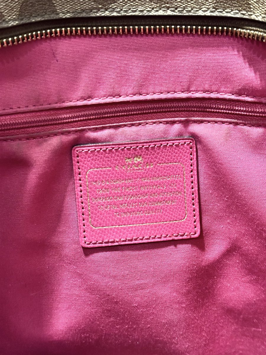 rorioooo's tweet photo. กระเป๋า Coach ของแต้ Ი︵𐑼
2,000.- รส💖 พร้อมโอนลดได้นิดหน่อย🥹
ใส่ iPad ไปเรียนด้ายย แม่ค้าไม่ค่อยได้ใช้
#ส่งต่อ #ส่งต่อcoach #ส่งต่อกระเป๋า https://t.co/0ISdNAD5R5
