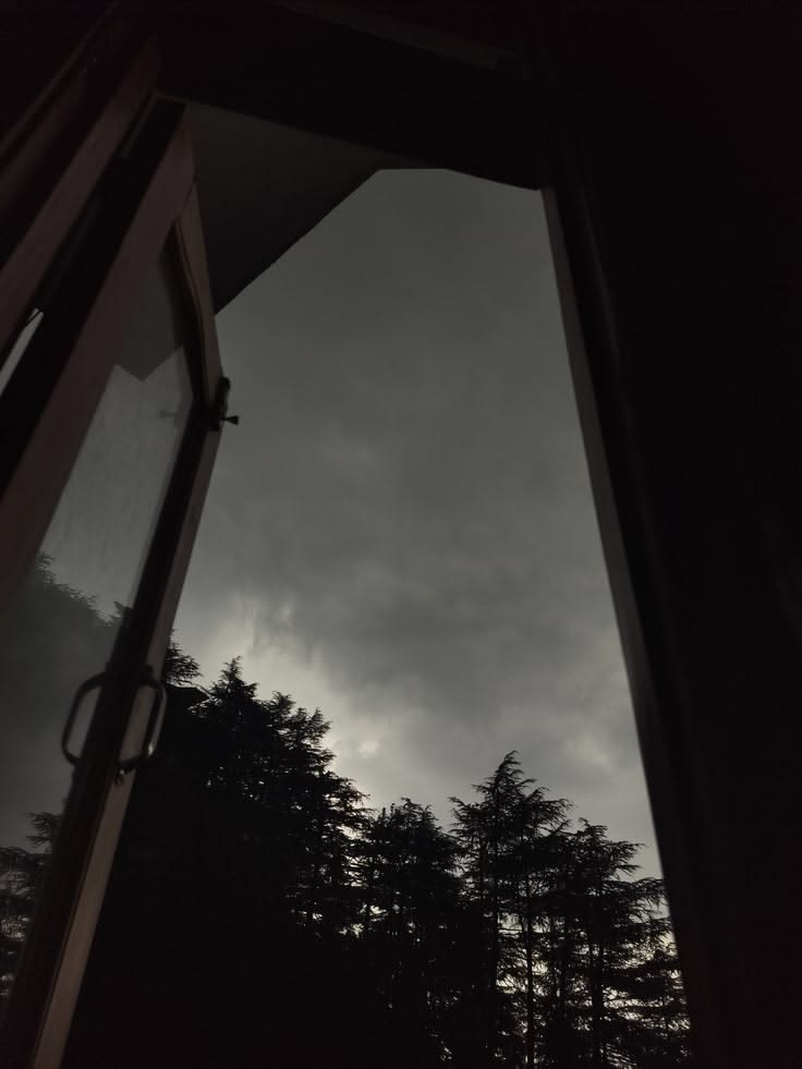 Navi438's tweet photo. Finding beauty in the quiet corners. #WindowAesthetic #QuietMoments #ChasingLight
#WindowView #PerspectiveShift #AestheticVibes https://t.co/0JYm1IU6sy
