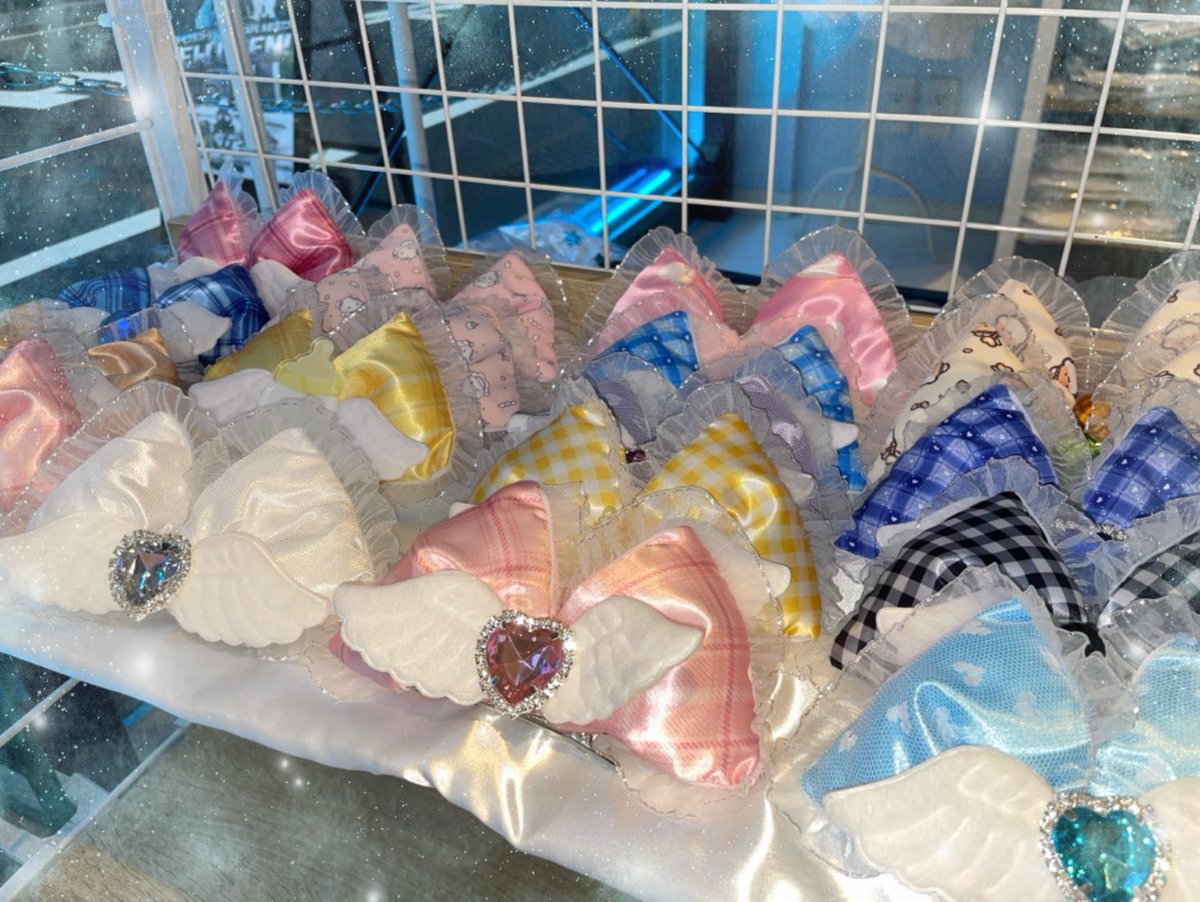 COCOCACHUSHA's tweet photo. 【入荷情報🎀】
大人気 #Angelribbon さんのアイテムが大量入荷いたしました！

👀今回の注目アイテムは''ココカチューシャ限定、新作のオムライスリボン''🐣💛

毎回すぐに売り切れてしまう大注目のブランドです💭💗

数に限りがございますので、ぜひお早めに店頭でご覧くださいね！✨ https://t.co/wmKqdO3Mnd