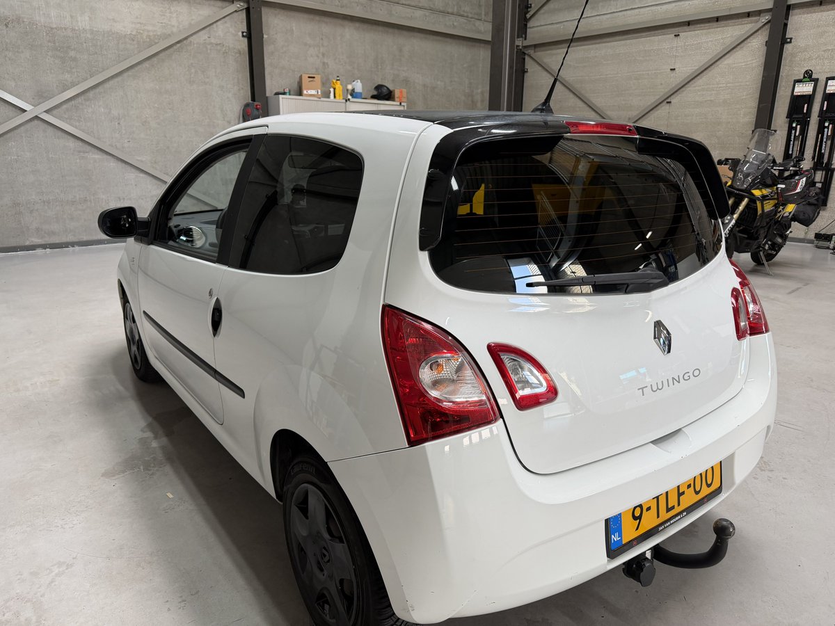 HNevrela's tweet photo. Wil je ook je autoramen profesioneel laten tinten? 🧐  Dat kan bij ons al vanaf 💶1️⃣2️⃣0️⃣,- 🚀 zonder stof , zonder krassen met A merk folie 💪😎 Natuurlijk kan het altijd goedkoper, maar of de resultaat ook nog hetzelfde is 🥲 #ramentinten #geldermalsen #blinderen #tint https://t.co/gsyFzraAPr