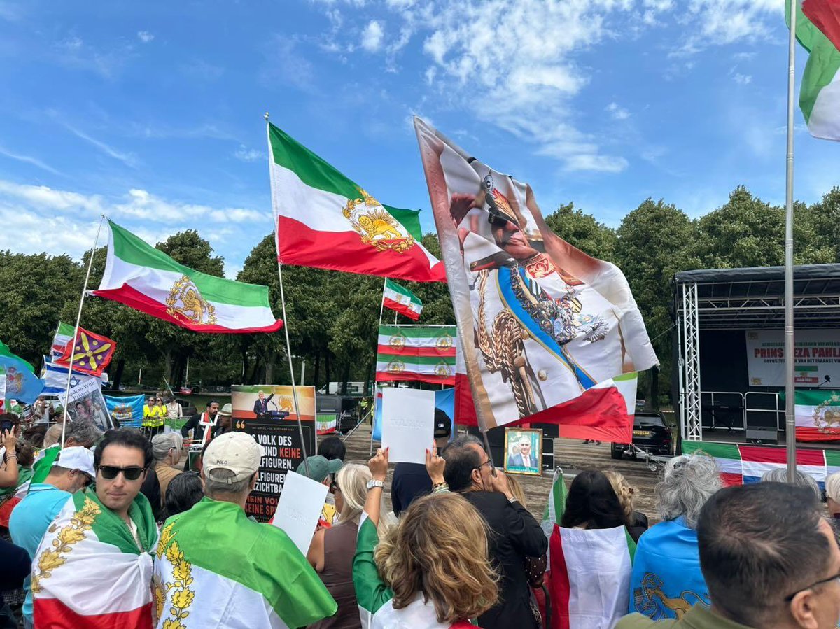 AminBehroozi2's tweet photo. این آخرین نبرده پهلوی بر میگرده...
#زنده_و_جاوید_باد_سلسله_پهلوی https://t.co/g2JWyGLg3Q