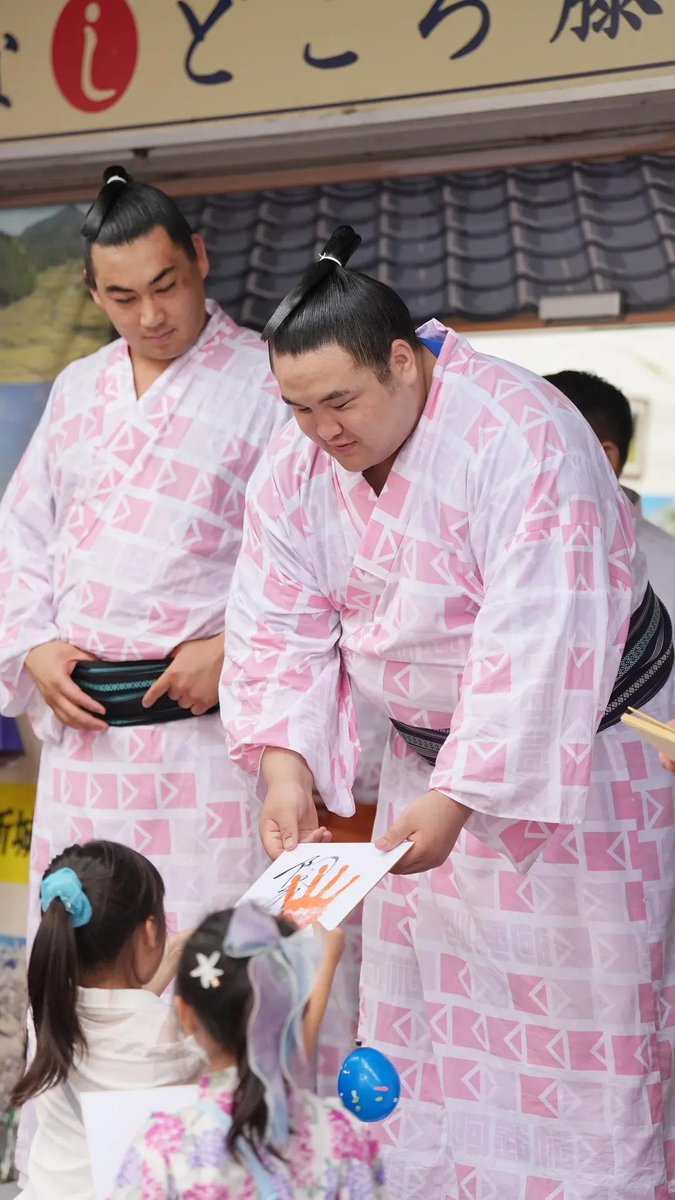 momirinR's tweet photo. 藤が丘中央商店街の阿武松部屋イベント、じゃんけん大会などの写真です。皆さんありがとうございました🙏
#阿武松部屋 #名古屋場所 https://t.co/FKkkl2Dwsz