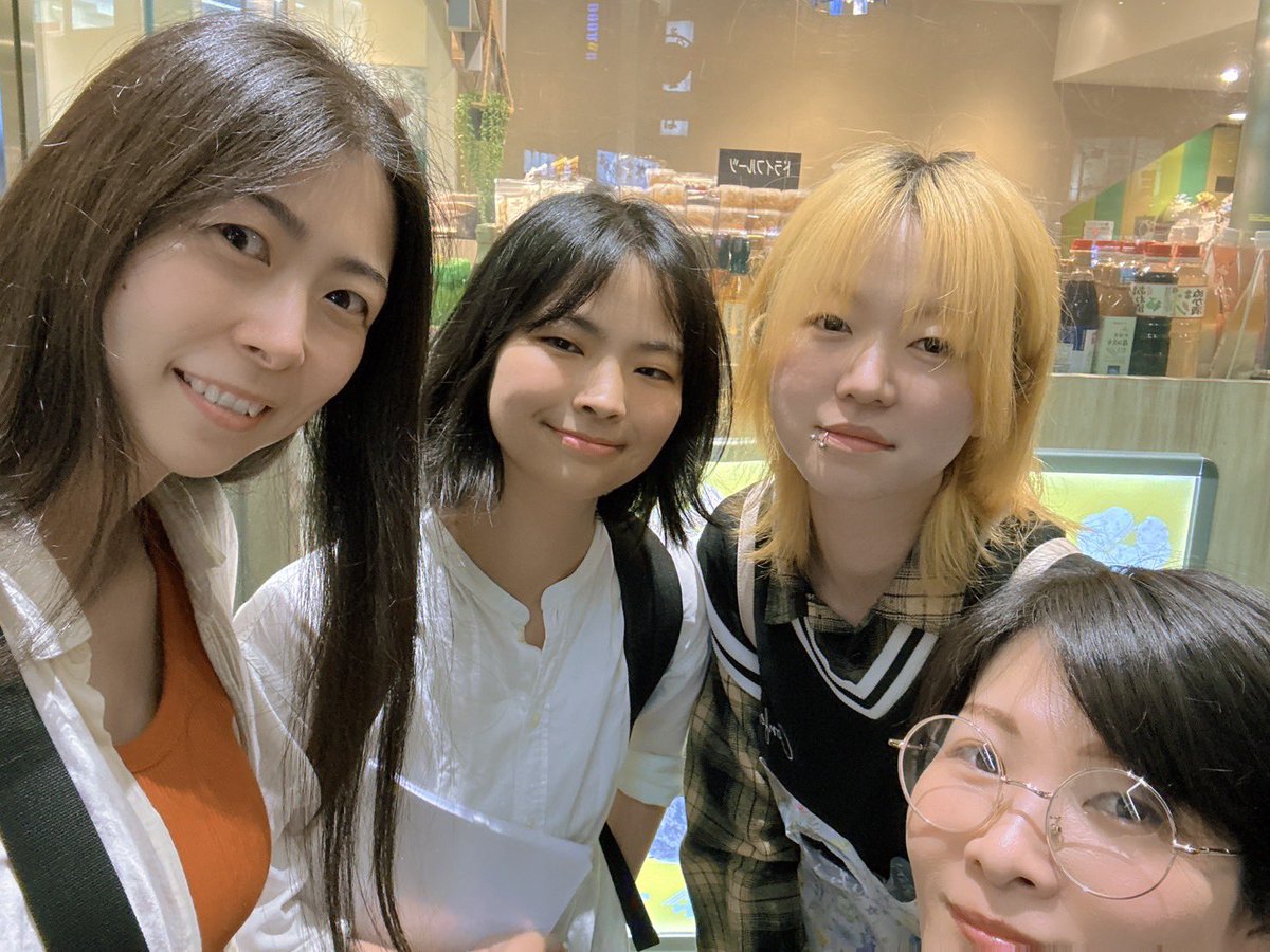 yasashi_yasumi's tweet photo. 本日は八角家制作会議でした🙌🏻
写真撮ったﾔｯﾀ!!

1年の半分が終わり、時の流れはあっという間ですね💭
関係各所もりもり動いております！
詳細��う間もなく…！

皆様どうぞお楽しみに！！！

(西村🐴) https://t.co/434ySFgOxK
