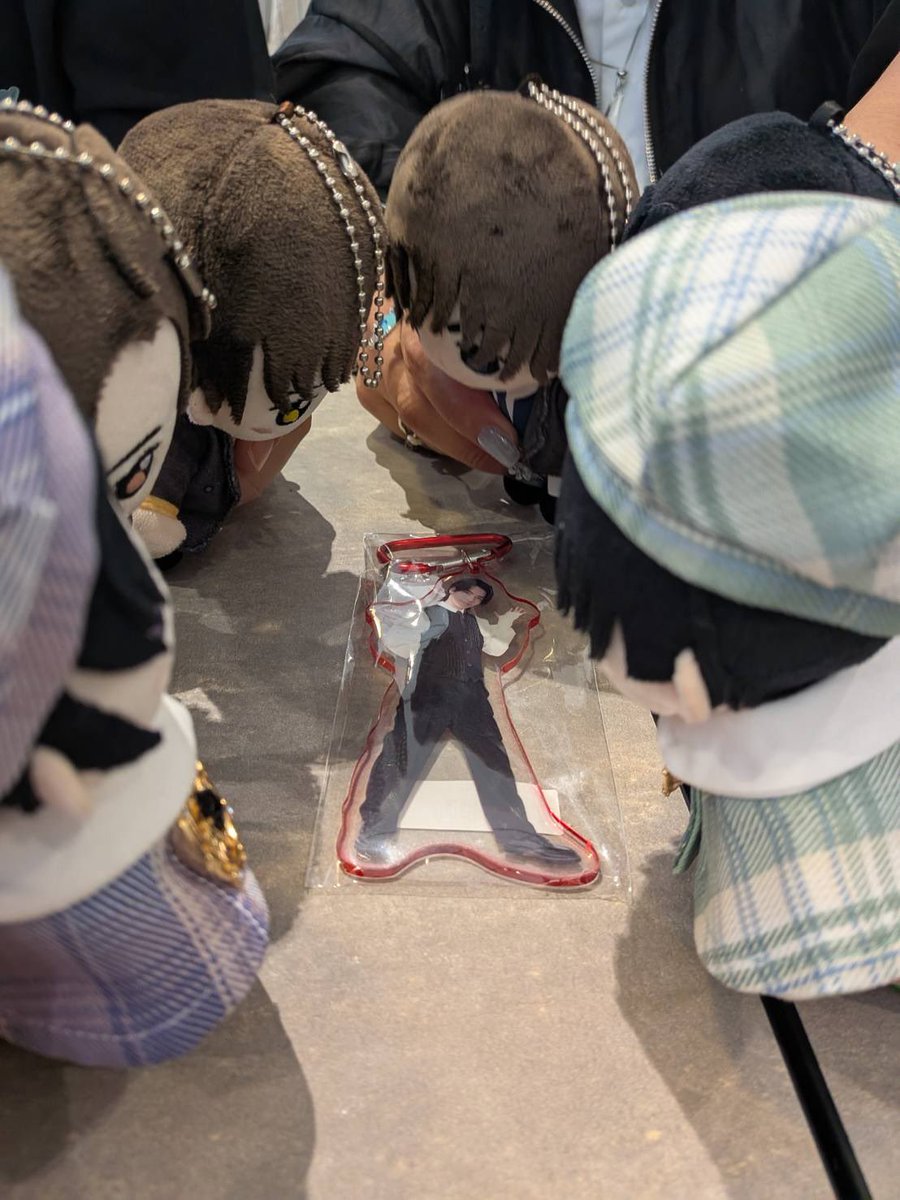 _412_927_'s tweet photo. 思い出📸(仮の現ver)
チャンスは逃さず🍻、2ヶ月ぶりに推しを示し合い、現地にて、「じゅん～～～～～！」平面になってしまった潤さん、翌日にはぬいになってました(ファンタジー？) https://t.co/3MrzCUV8kX
